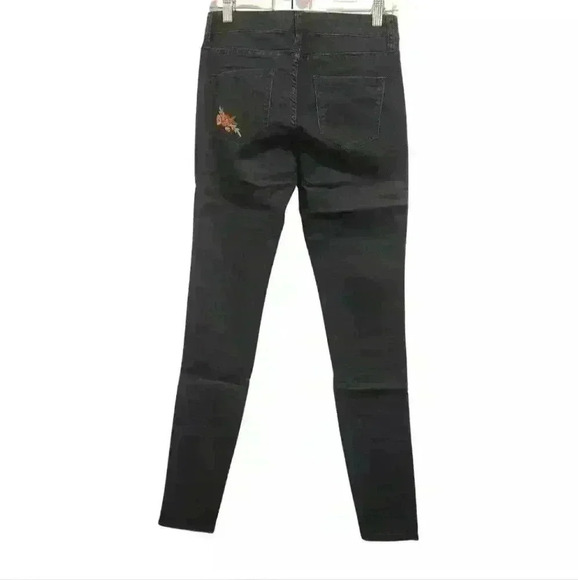 Alloy Apparel Power Stretch Medium Rise Dark Wash Embroidery Detail Skinny Jeans - Picture 2 of 9